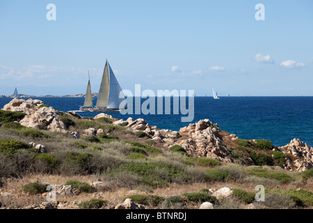 Rolex Cup Schwan Segelboot Race fand in Porto Cervo, Sardinien. Segelboote Rennen rund um die kleinen Inseln. Stockfoto