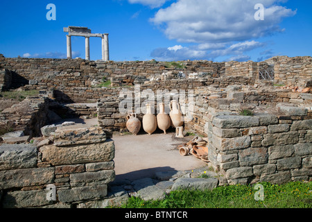 Antike Keramik Wein Amphoren gefunden in den Ruinen auf der Insel Delos, Griechenland. Stockfoto