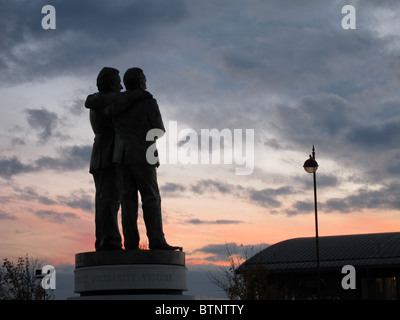 Brian Clough und Peter Taylor Statue außerhalb Pride Park Stockfoto