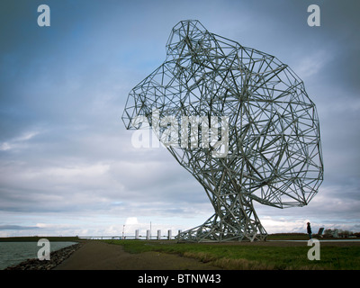 Antony Gormley neue Skulptur namens Exposition am Deich in Lelystad in den Niederlanden Stockfoto