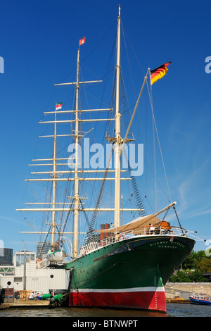 Die Rickmer Rickmers (drei Masten Rinde, gebaut 1896) festgemacht dauerhaft als Museumsschiff im Hafen von Hamburg, Deutschland. Stockfoto