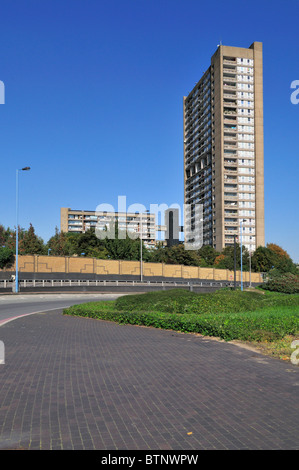 Balfron Tower, Brownfield für den sozialen Wohnungsbau Immobilien, Pappel, Tower Hamlets, East London E14, Vereinigtes Königreich Stockfoto