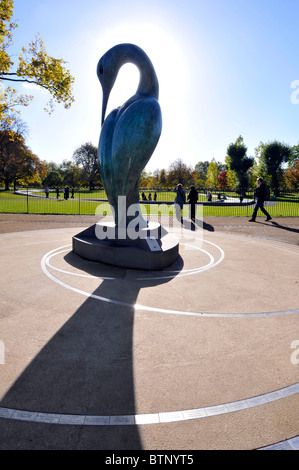 Bronze-Isis Skulptur Sammlung Box und Spende Plaketten für die Royal Parks Stiftung Prinzessin Diana Memorial Garten jenseits Stockfoto