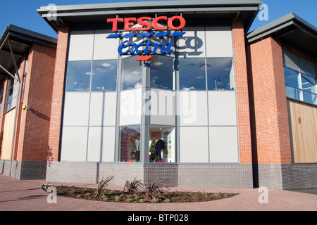 Eine neue Tesco Extra 24-Stunden-Superstore in Beeston Nottingham UK Stockfoto