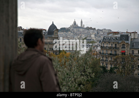 Blick auf Monmatre vom Park Buttes Chaumont in paris Stockfoto