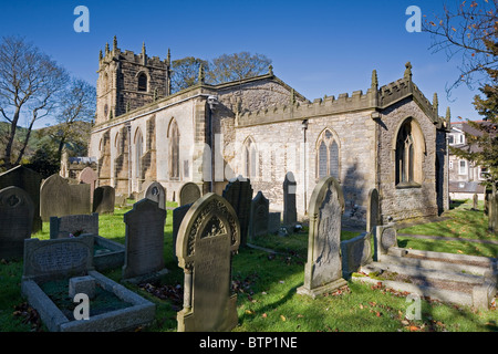 Str. Edmunds, einer normannischen Kirche in malerische Peak District Dorf Castleton, Derbyshire, Großbritannien Stockfoto
