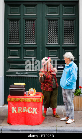 Straße Entertainer, Kinderschminken, Krack, Hoogstraat, Brügge, Belgien Stockfoto