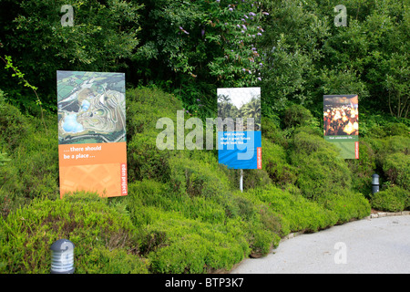 Entlang der Strecke vom Parkplatz zum Visitor Center auf das Eden Project in Cornwall Stockfoto