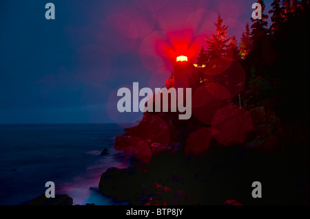 Leuchtturm im Regen in der Nacht Sturm, Bass Harbor, Maine, USA Stockfoto