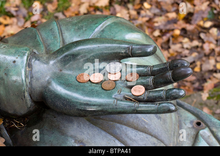 Hand von Gott Buddha in London England Stockfoto