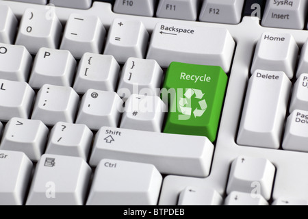 Recycling-Zeichen auf der Tastatur Stockfoto