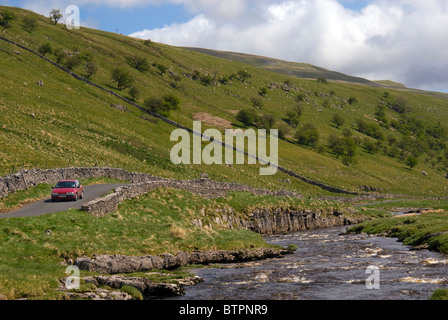 England, North Yorkshire, Langstrothdale, Oughtershaw, Auto unterwegs Stockfoto