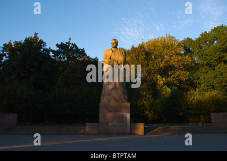 Statue des Schriftstellers Ivan Franko an Ivan Franko Lviv westlichen Ukraine Mitteleuropa Parken Stockfoto