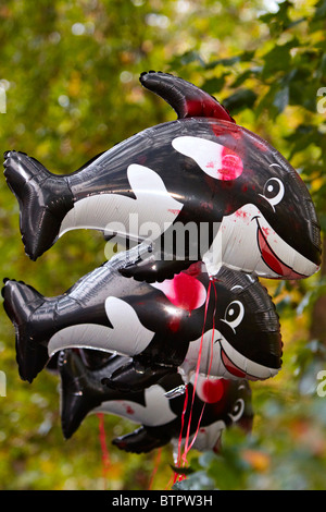 Großer Schwertwal Ballons während einer Anti-Walfang-Protest vor der japanischen Botschaft Stockfoto