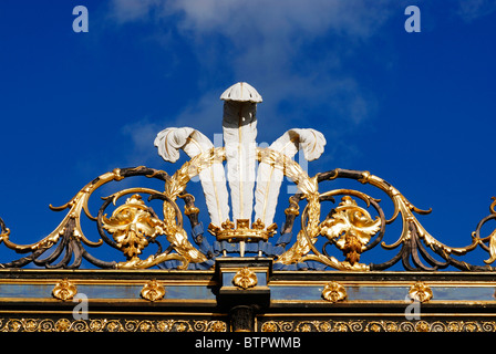 Gebaut von Coalbrookdale Firma, Ironbridge als Geschenk für Könige, sie wurden abgelehnt und die Tore waren zu Warrington begabt Stockfoto