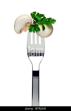 zwei Champignon Pilzen und Petersilie Blätter Aufkleben einer Gabel, Ausschnitt Stockfoto