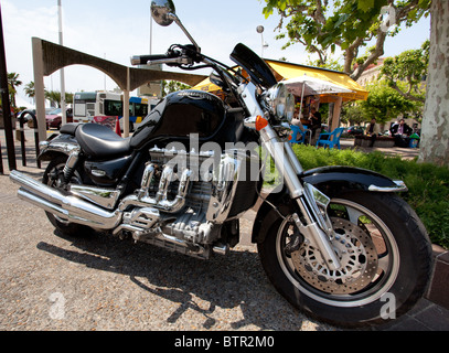 Triumph 'Rakete 111' 2300cc Motorrad geparkt am Strand von Cannes Südfrankreich Stockfoto