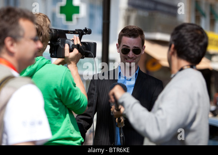 Outdoor-Dreharbeiten Interviews während der Filmfestspiele in Cannes Frankreich Stockfoto