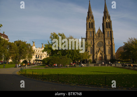 Namesti Miru Platz mit Sv Ludmila Kirche Vinohrady Bezirk Prag Tschechische Republik Europa Stockfoto