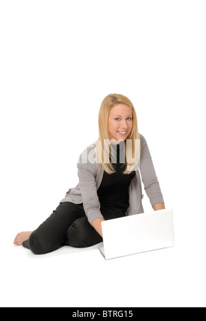 Junge Frau mit einem Laptopcomputer. Stockfoto