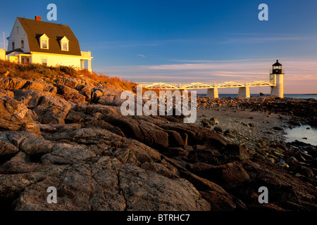 Sonnenuntergang am Marshall Point Lighthouse - erbaut 1832, in der Nähe von Port Clyde Maine USA Stockfoto