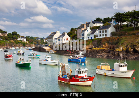Finistere, Bretagne, Frankreich - kleine Fischerboote im Hafen von Doelan Stockfoto