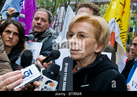 Sitzen Sie Emma Bonino, In Partito Radicale, Milan 08.11.2010 Stockfoto