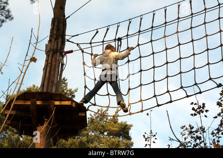 Ape im freien Kurs - Wendover Woods - Buckinghamshire zu gehen. Stockfoto