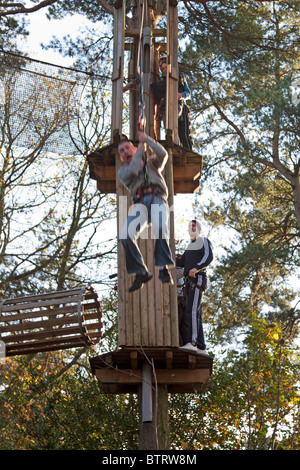 Gehen Sie Affe im freien Kurs - Wendover Woods - Buckinghamshire Stockfoto