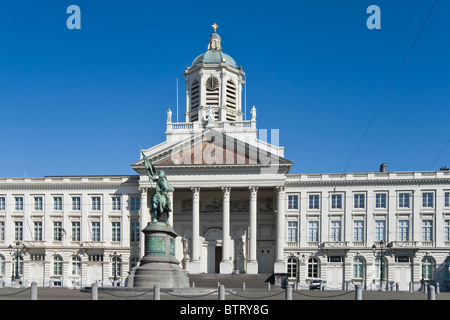 Place Royale, Kirche Saint-Jacques-Sur-Coudenberg und Godefroid de Bouillon Brabant Statue, Brüssel, Belgien Stockfoto