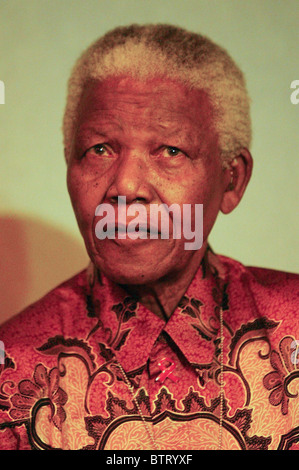 Nelson Mandela besucht Lockerbie-Bomber Abdelbaset Ali Mohmed al-Megrahi im Barlinnie Gefängnis, Glasgow, Schottland. 2002 Stockfoto