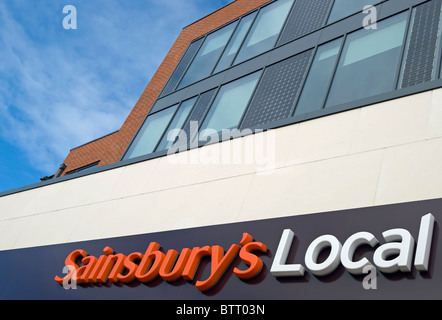 außen ein Zweig der sainsbury's lokal, in Wimbledon, Südwesten von London, england Stockfoto