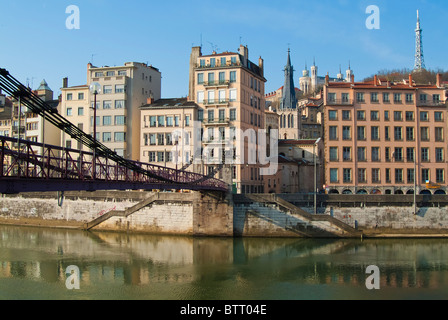 Altstadt von Lyon von der Saone Pier, Sint Vincent Fußgängerbrücke, Lyon, Frankreich Stockfoto