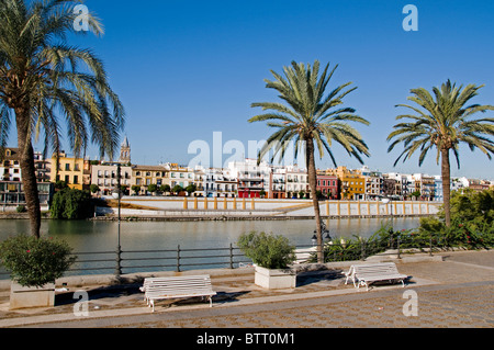 Triana Sevilla Spanien Fluss Rio Guadalquivir Stadt Stockfoto