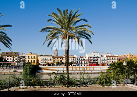 Triana Sevilla Spanien Fluss Rio Guadalquivir Stadt Stockfoto