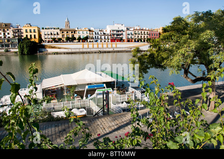 Triana Sevilla Spanien Fluss Rio Guadalquivir Stadt Stockfoto