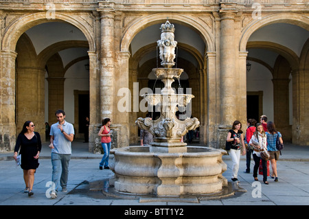 Sevilla Spanien Universidad University Student Studenten Fabrica Real de Tabacos Stockfoto