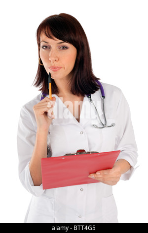 Junge Ärztin zuversichtlich in nachdenklicher Pose bereit für ärztliche Untersuchung, isoliert auf weißem Hintergrund. Stockfoto