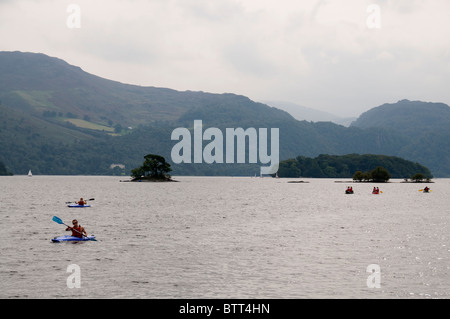 Sportboote auf See Derwentwater in der Nähe von Keswick im Lake District, Großbritannien Stockfoto