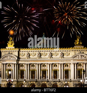 France.Paris.A Aufbau der Grand Opera und Weihnachten Feuerwerk Stockfoto