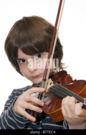 Junge Geigenspiel isoliert auf weißem Hintergrund Stockfoto