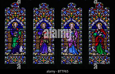 Ein Glasfenster, die Darstellung der vier Evangelisten Pfarrei Kirche von St. James das große, Bratton, Wiltshire Stockfoto