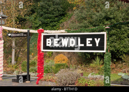 Plattform-Zeichen für Bewdley Station auf der Severn Valley Railway Stockfoto