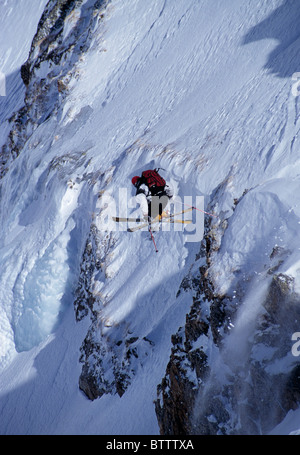 Ski springen von einer Klippe, Alpe d ' Huez, Frankreich. Stockfoto