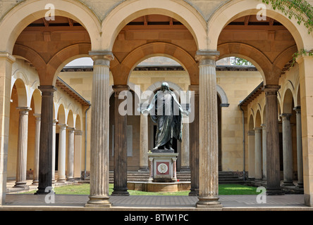 Statue von Christus auf dem Brunnen in der Friedenskirche befindet sich im Schlosspark von Sanssouci Park in Potsdam, Deutschland Stockfoto