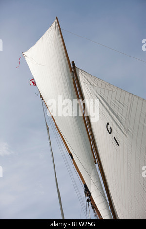 klassische Yachten racing im Westward Cup, organisiert von der Royal Yacht Squadron, Cowes, Isle Of Wight Stockfoto