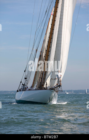 klassische Yachten racing im Westward Cup, organisiert von der Royal Yacht Squadron, Cowes, Isle Of Wight Stockfoto