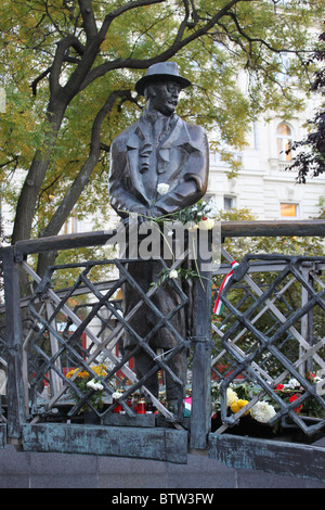 Statue von Imre Nagy auf Brücke in Märtyrer Platz, Pest, Budapest, Ungarn. Stockfoto