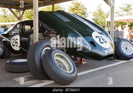 1963 Jaguar E-Type "Lightweight" Low drag Coupe im Fahrerlager bei der 2010 beim Goodwood Revival, Sussex, England, UK. Stockfoto