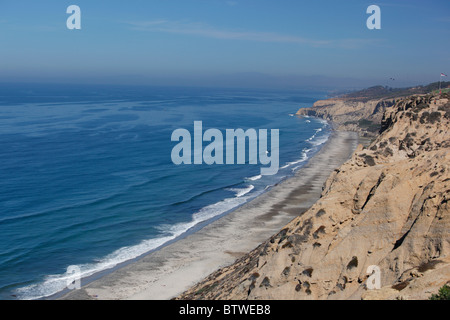 Klippen über dem Pazifischen Ozean im Torrey Pines Segelflugplatz in der Nähe von San Diego, Kalifornien, USA. Stockfoto